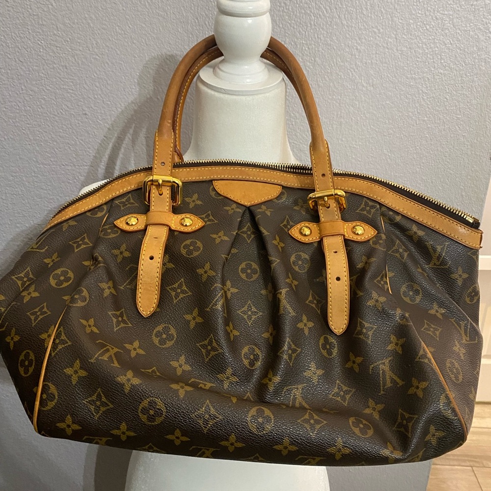 Trade only ,Authentic Louis VuittonTivoli GM  zipper not working properly